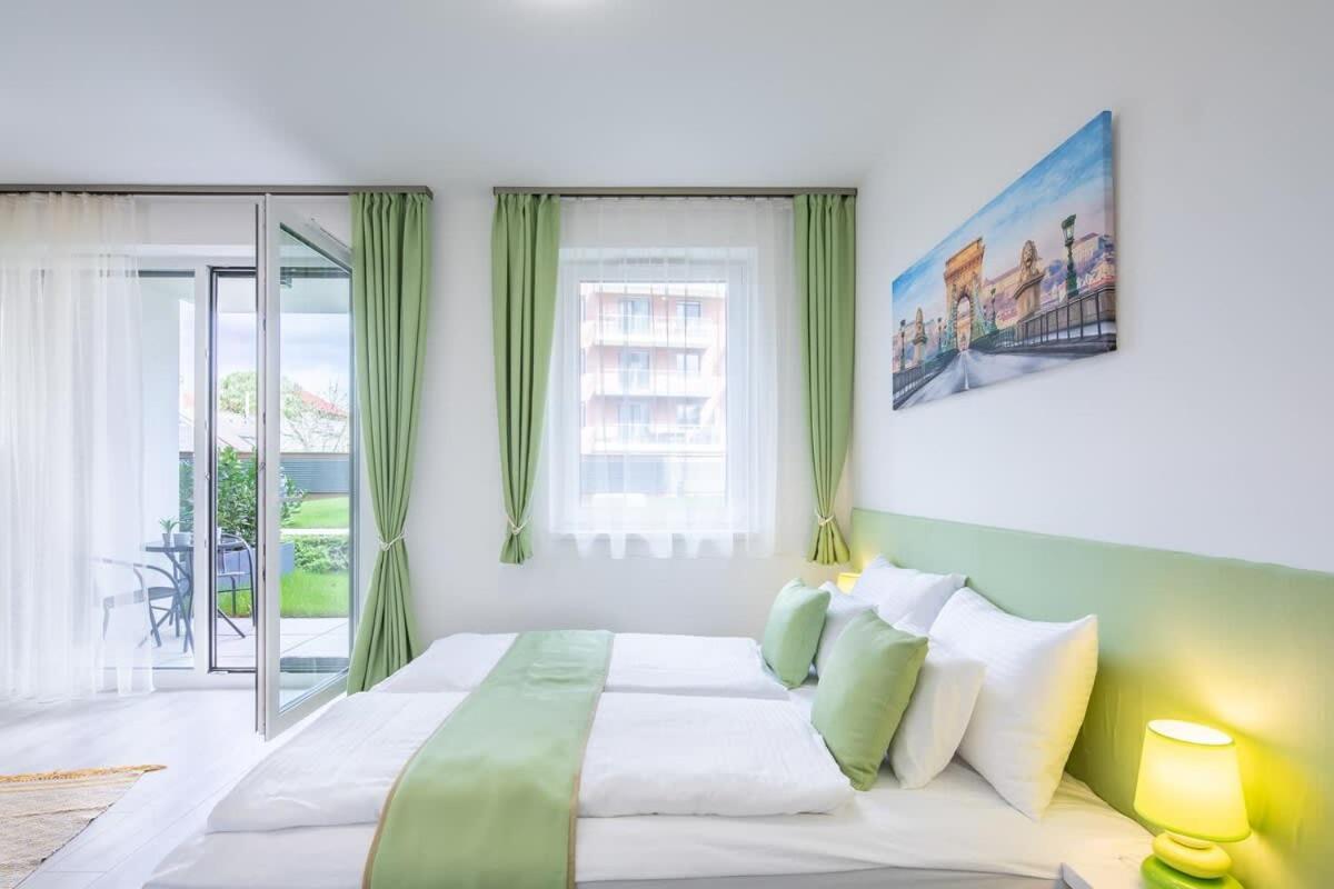 Apartment With Garden Terrace