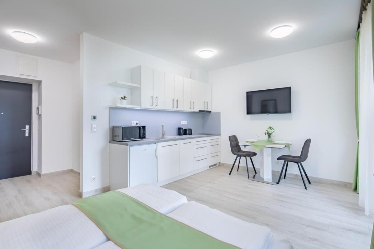 Apartment With Garden Terrace